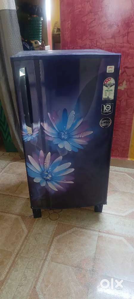 Fridge for sale price 7500 neat condition