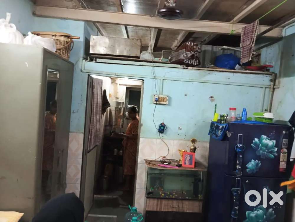 CHAWL ROOM (MATUNGA ROAD)