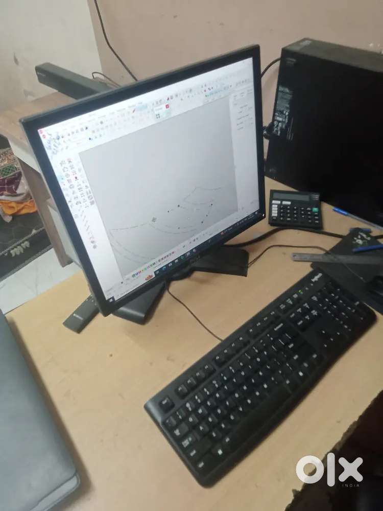 Computer nd table nd chair