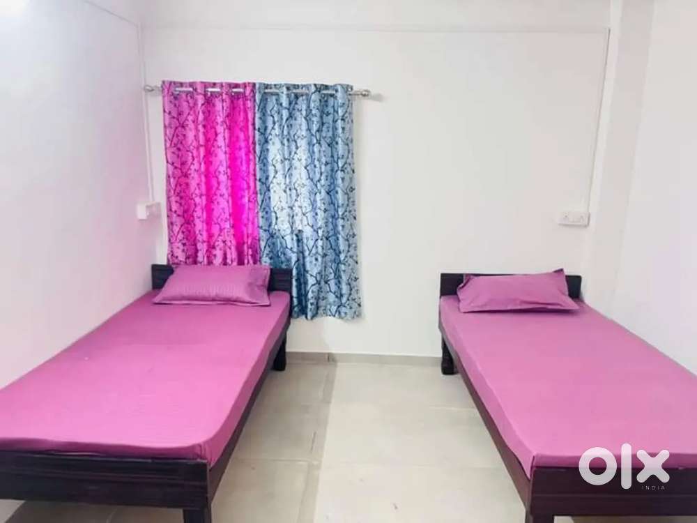 Best New Pg Available At Alkapuri.