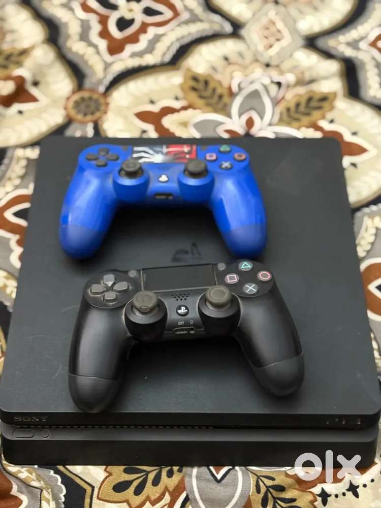 PLAYSTATION 4 SLIM