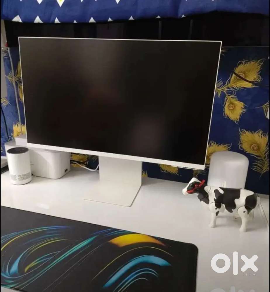 Samsung M8 4k HDR play smart monitor only 8 month old