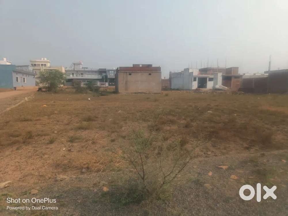 प्लाट बिकाऊ है सेंट माइकल स्कूल के पीछे