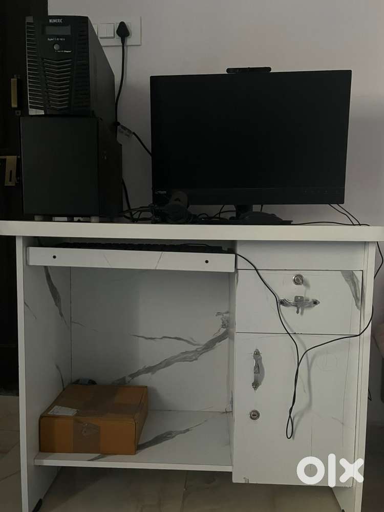 Engineered wooden Computer and study table