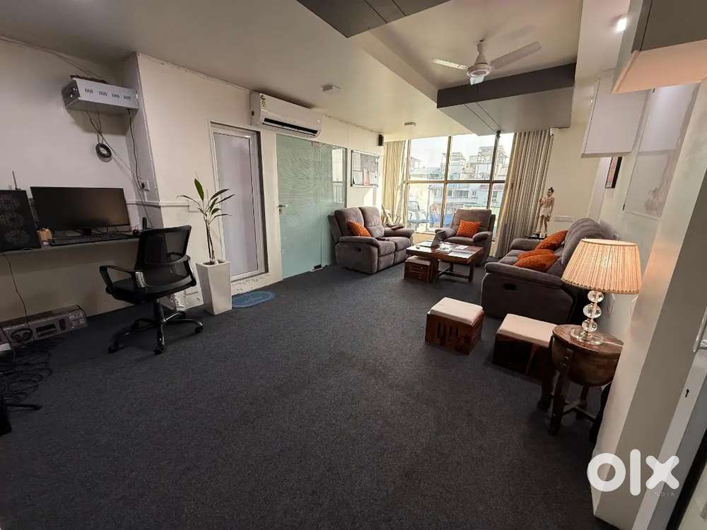 Karelibaug main road touch above Toprani lab