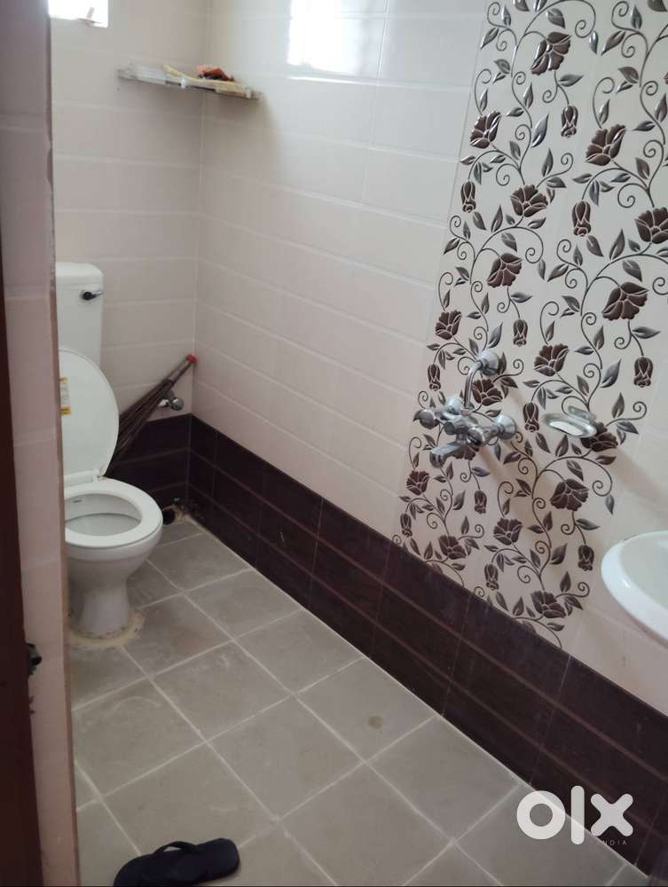 The flat is in new condition, residents are living since one year