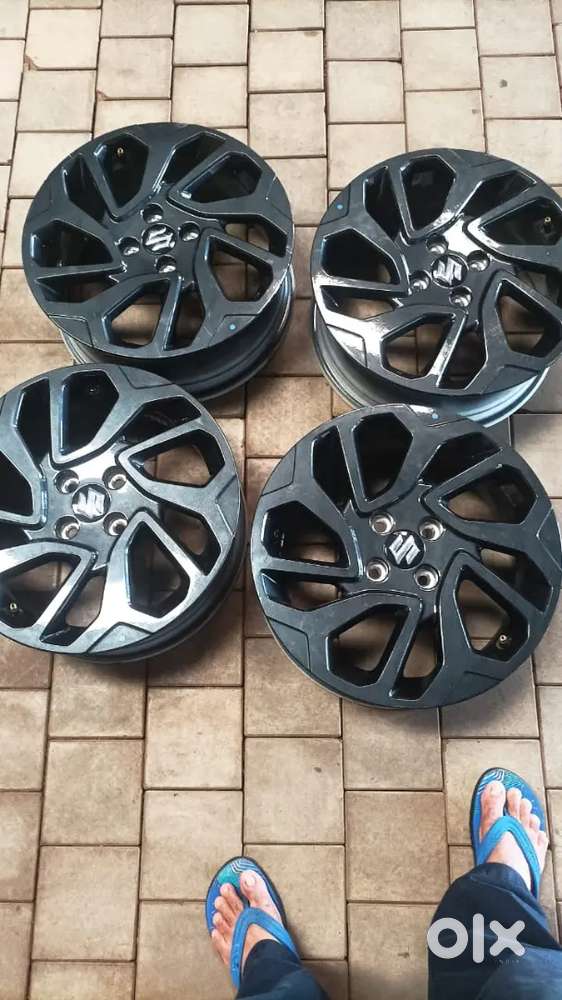 Maruthi suzuki Fronx original diamond cut alloys 4 nos 100 PCD