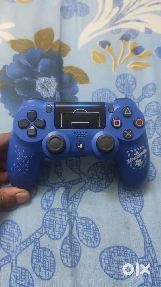Ps4 v2 playstation fc controller in fully working condition
