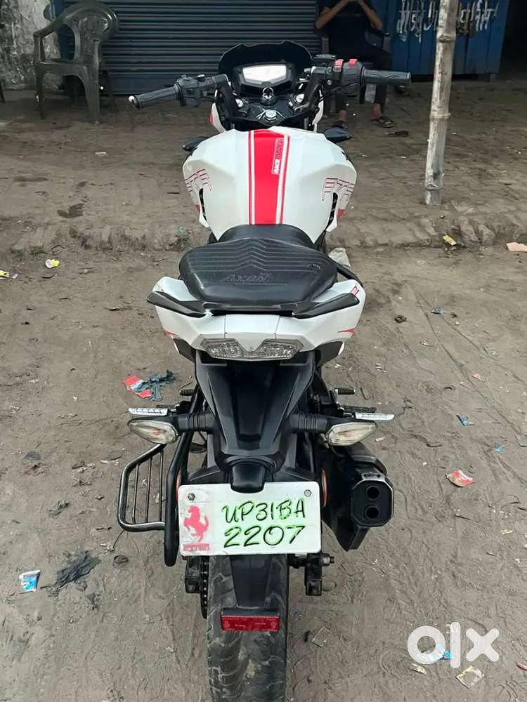 rupay ki dikkat hai jisko leni hai woh aaye le jaye