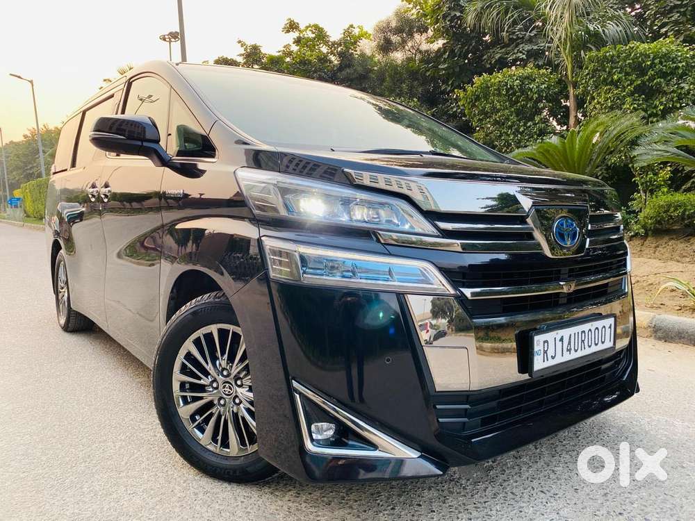 Toyota VELLFIRE 2.5 Executive Lounge, 2023, CNG & Hybrids