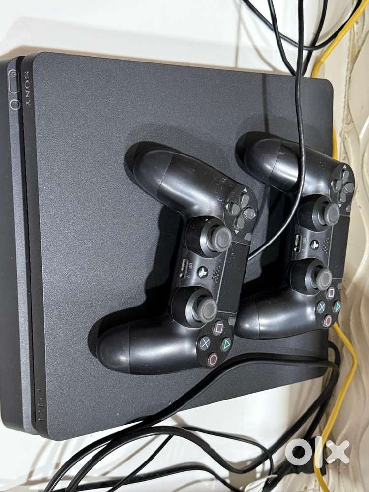 Ps4 with two remotes