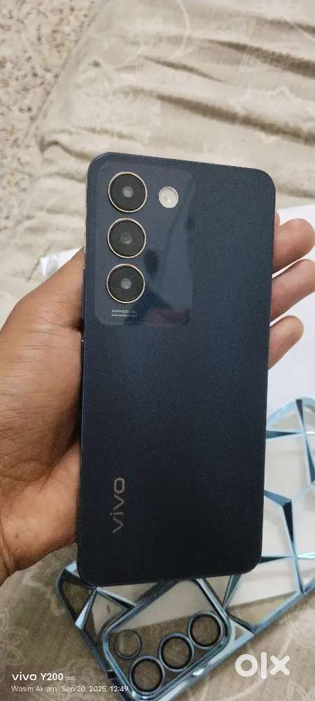 VIVO Y200E , 8/128, 1year old phone, fresh condition