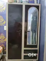 Almirah hai koi dikkat bhi nhi hai