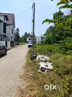 നെട്ടൂരിൽ ഹൈവേയിൽ നിന്നും 300 മീറ്റർ ദൂരം 5 സെന്റ്, 6സെന്റ്, 10സെന്റ്