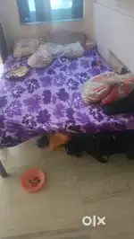 Ek Bharat ka cylinder ek charpai ek table ek lohe wali rate