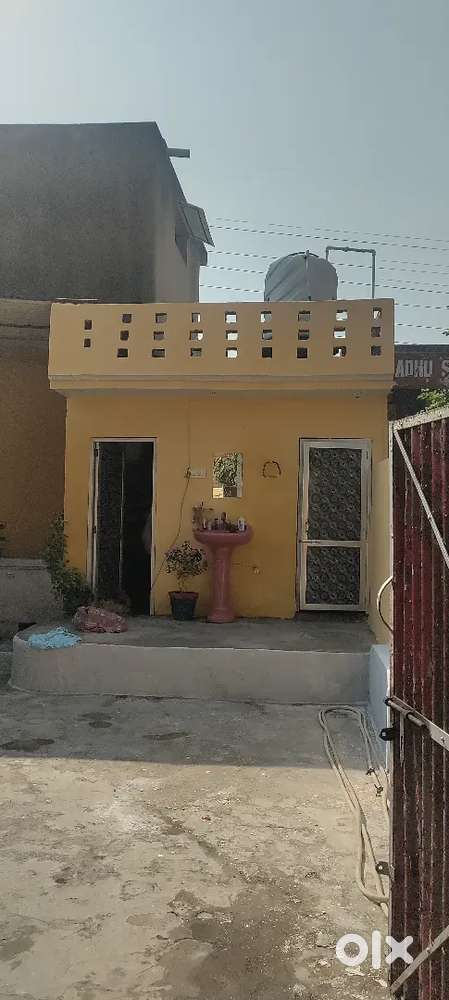 House with 2 shops on main road Gurdaspur to kalanour.