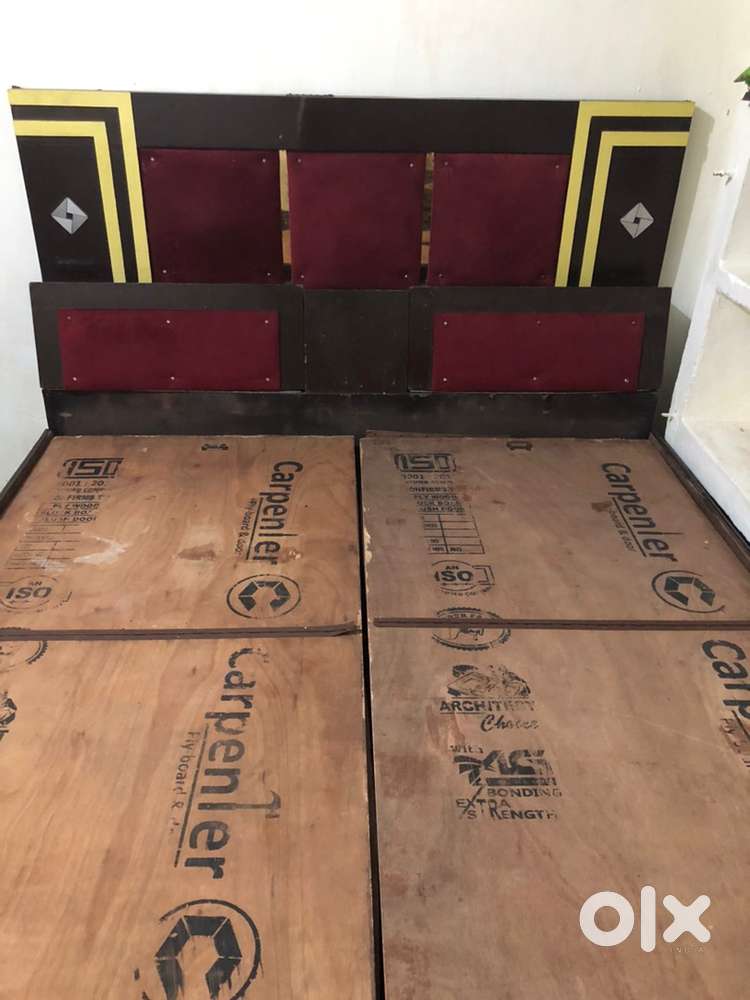 डबल बैड गुड कंडीशन ,िवदाउट मैटंरैस