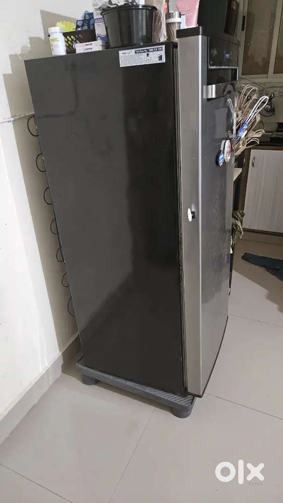 Selling single door fridge