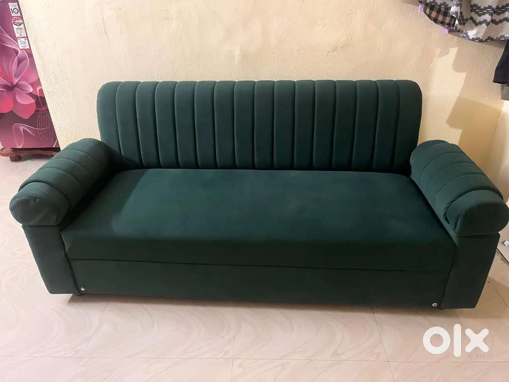3 SEATER LUXURIOUS SOFA