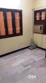 ONLY FOR BACHLOR-1 ROOM WITH ATTACHED WASHROOM @ ANNA NAGAR EAST