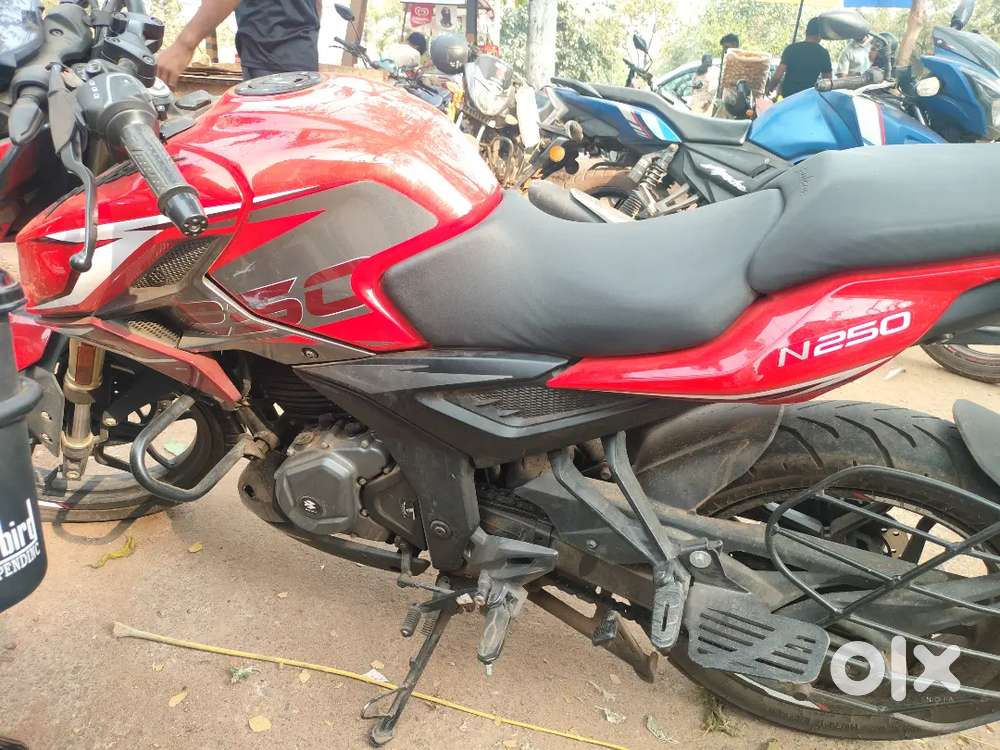 Brand new bike pulsar N250 only 3 months . mileage 40km