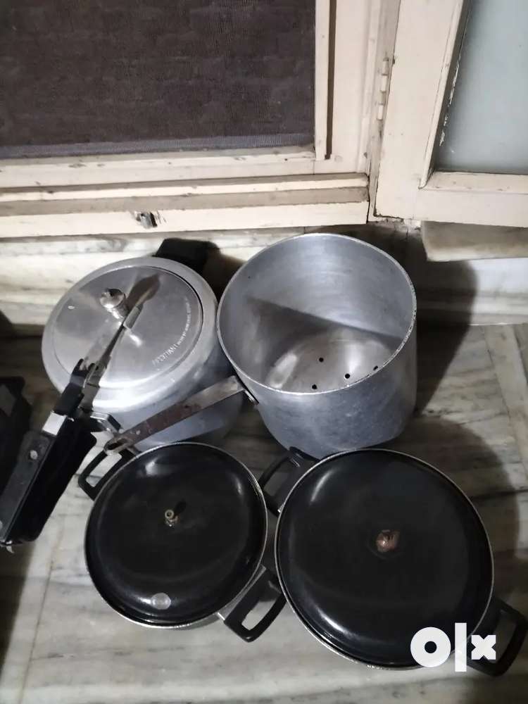 7.5 liter LG pressure cooker ,Tandoori Roti cooker ,2 black heavybowel
