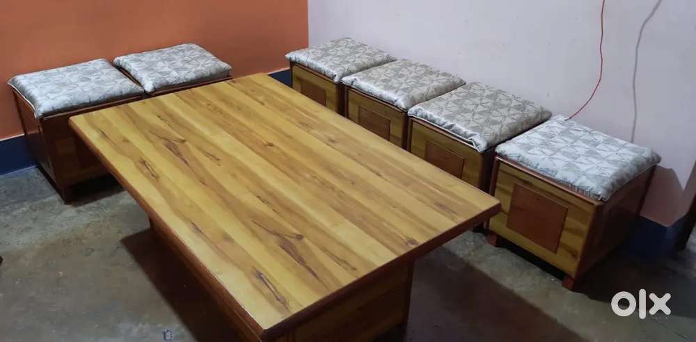 Dining cum coffee table with 6 puffies