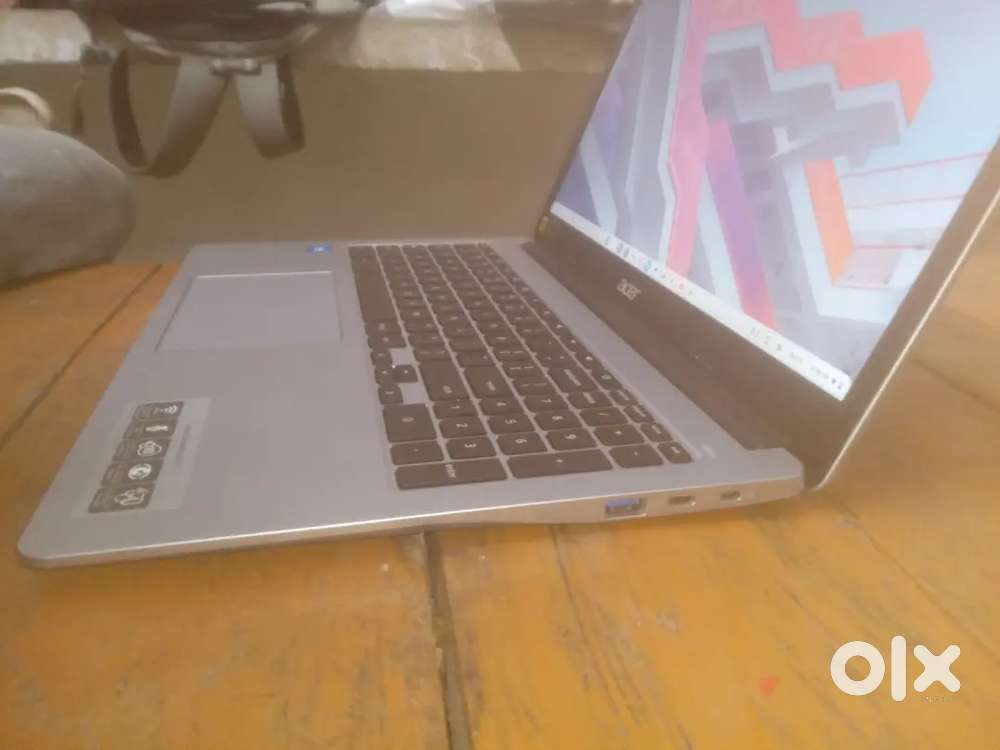 Laptop acer chrombook modal 2025 0nly 1 month old