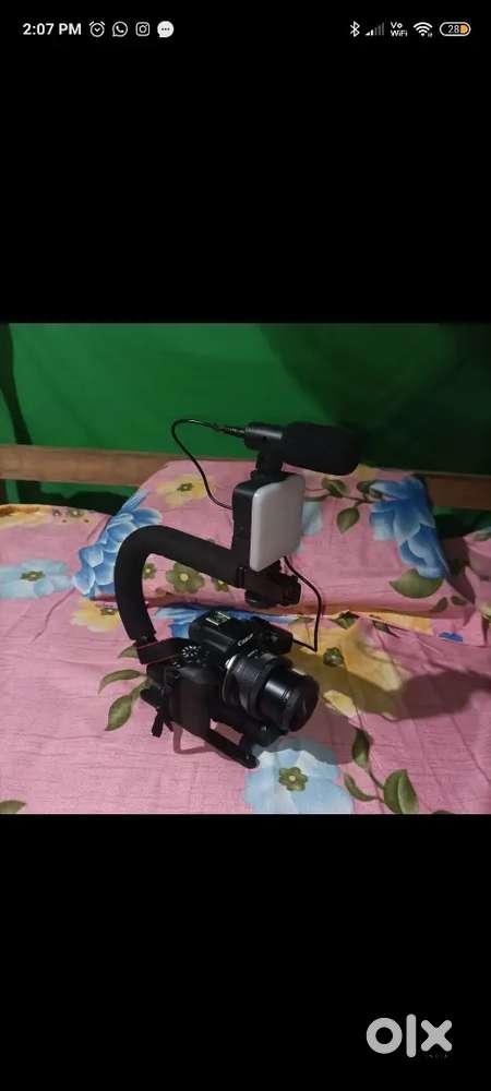 Canon R100 Mirrorless