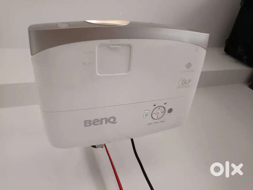 Benq 3 D  Projector Rose Gold with 120 inch screen and 3D glasses