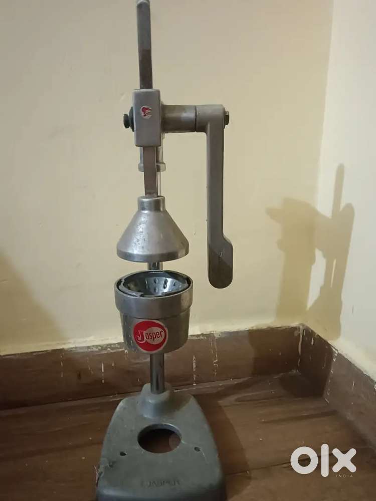 Aluminium Hand Press Juicer and 2 burner Gas stove