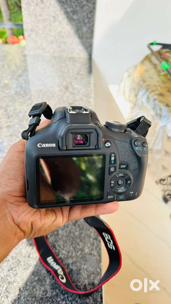 DSLR Canon 2000D