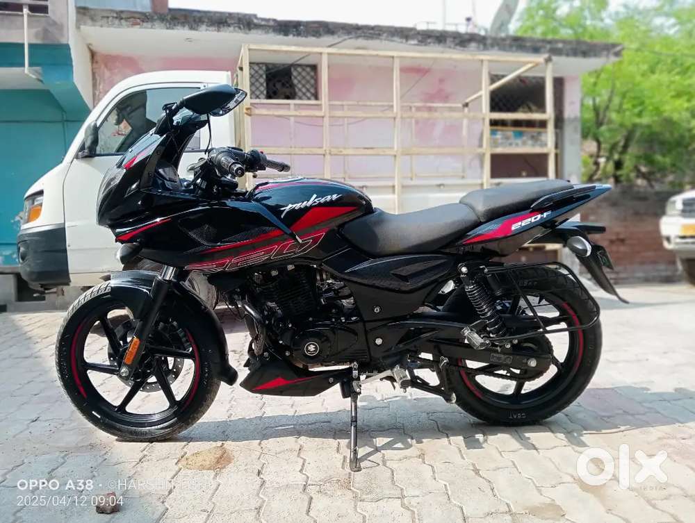 Pulsar 220 f model 2024