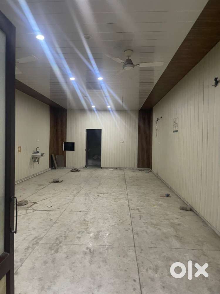 600 sq.ft In Model Town main market