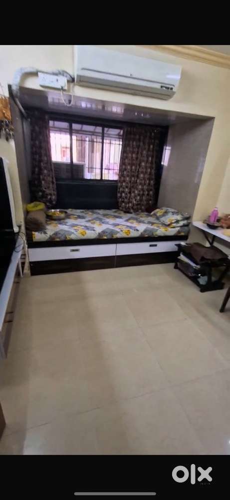 1bhk. Available in rent. Grant Road East