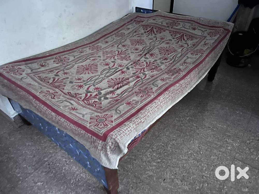 FOR SALE: 2 Beds (with Optional Mattresses)