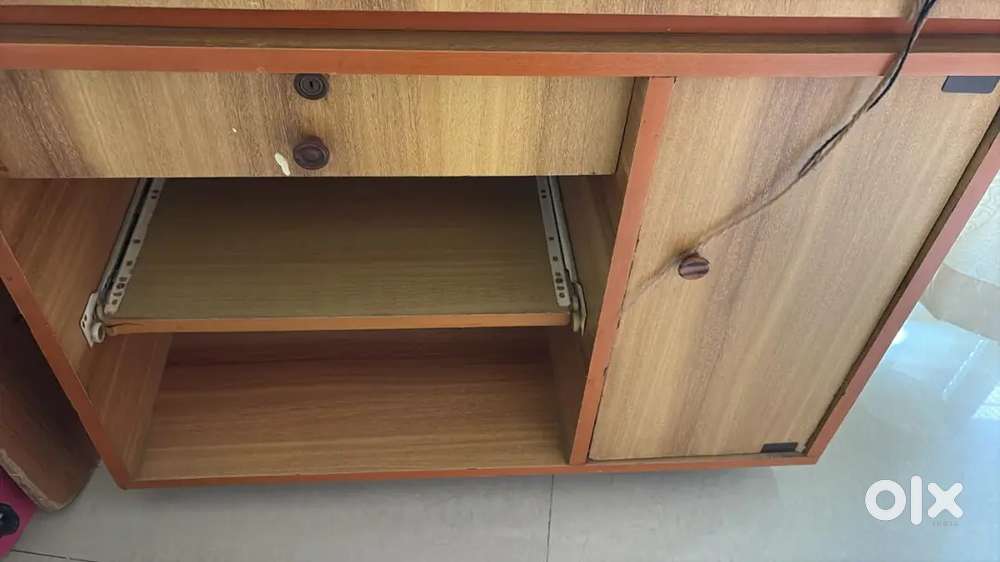 Computer table
