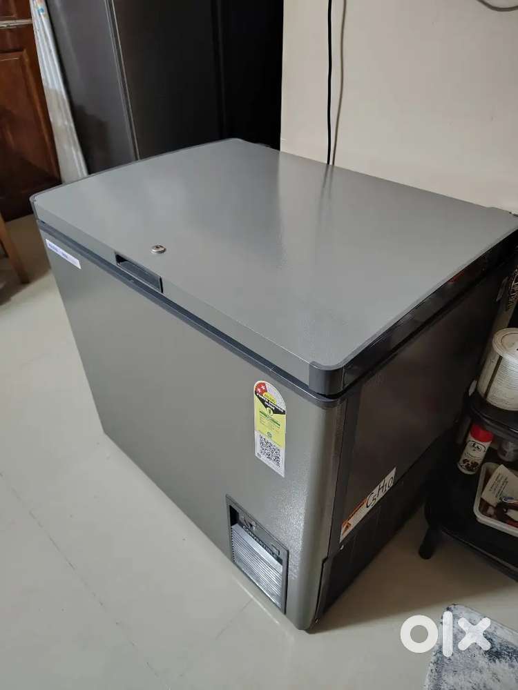 Voltas CVF205SA2-P-PL 177 Litre Single Door Deep Freezer (Grey)