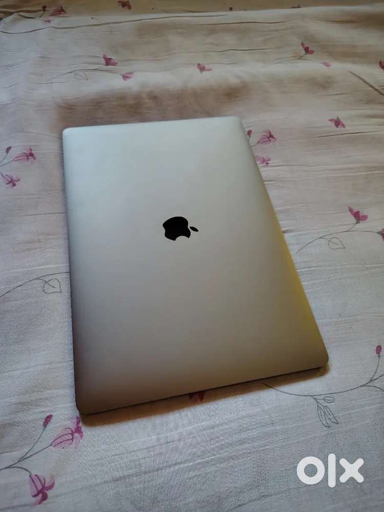 MacBook Pro i7 16/512 new condition