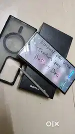 Samsung's galaxy S24 ultr with all accessories