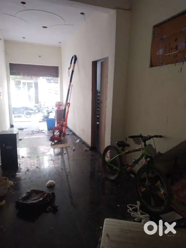 Independent 80 gaj godam shop nearest krishanpura market