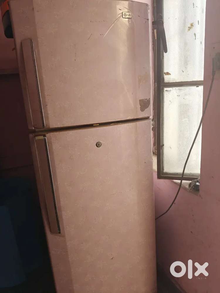 Double door Freez Upr vale me gas hai niche me gas khtm hai