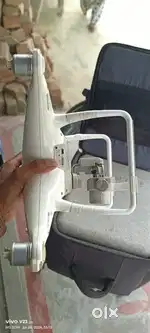 DJI Phantom 4 argent sell Best condition ( no time paas)