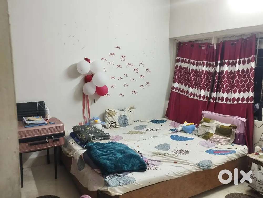 Urgent female flatmate required