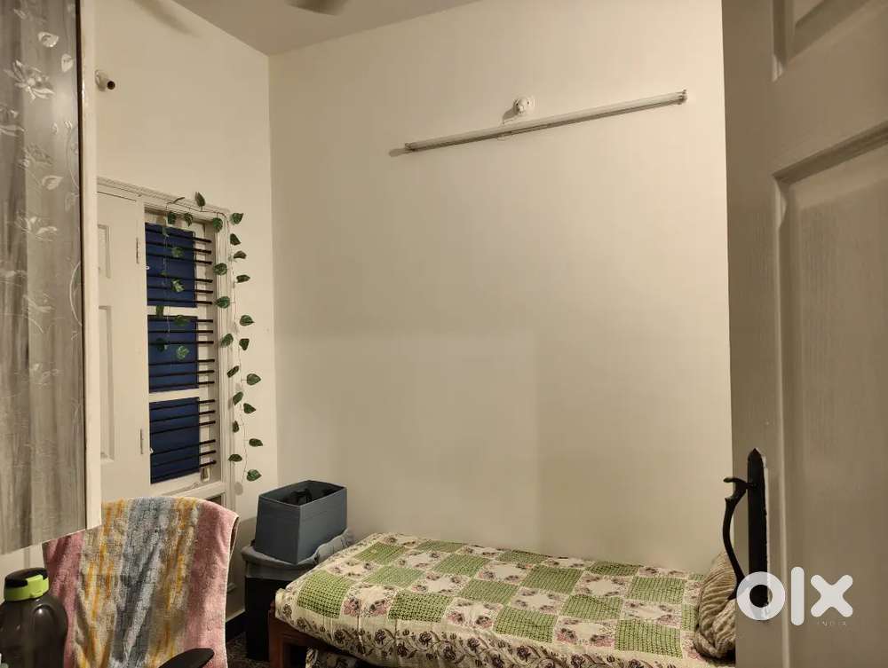 Looking for a Female Roommate / Replacement