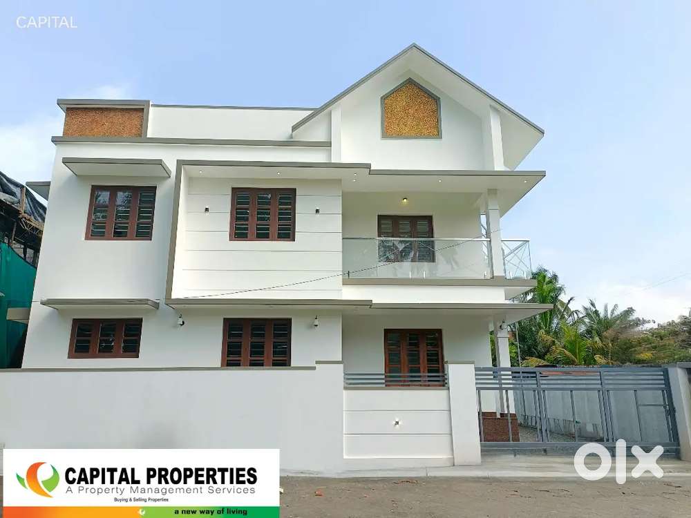 കിടിലൻ വീട്(വൈറ്റില - മരട് )-(3 Cent - 3 BHK)- 90 ലക്ഷം