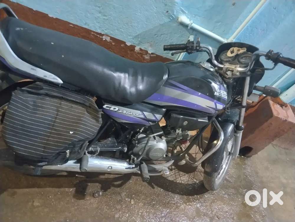 Hf deluxe best condition and urgent selling .