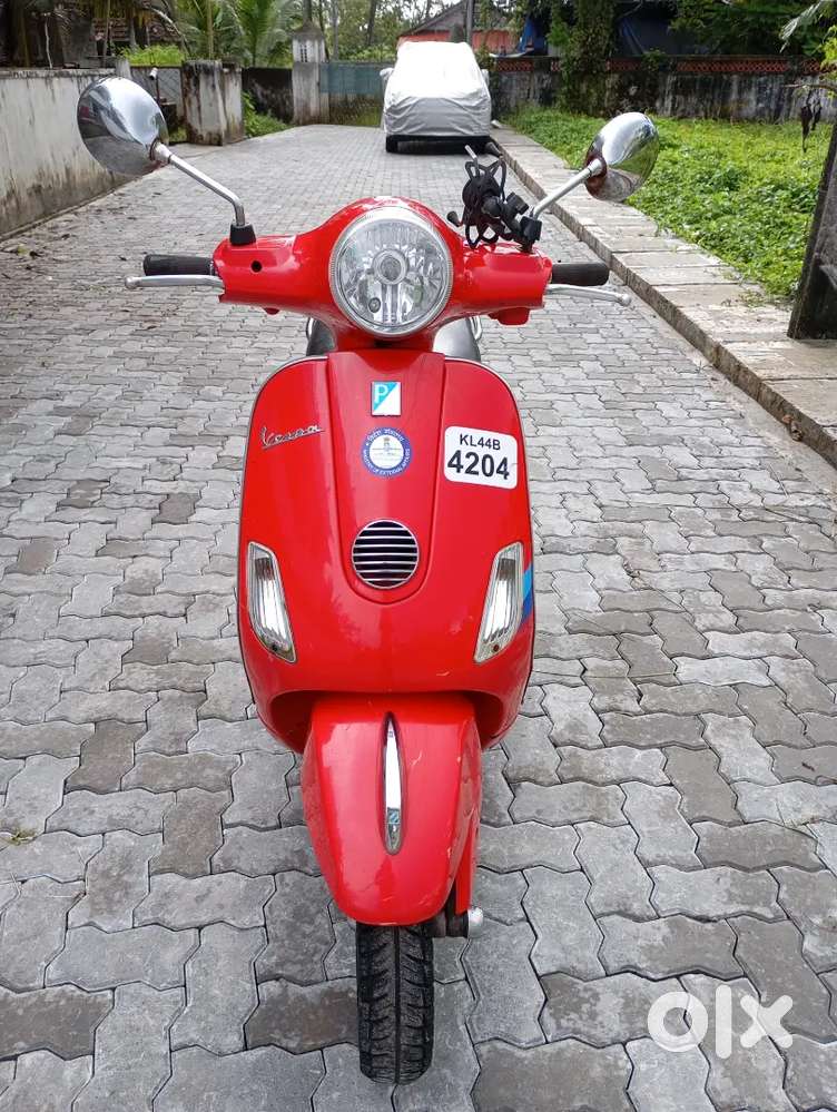 Iconic Italian Style Piaggio Vespa 125cc 2012 Model for sale