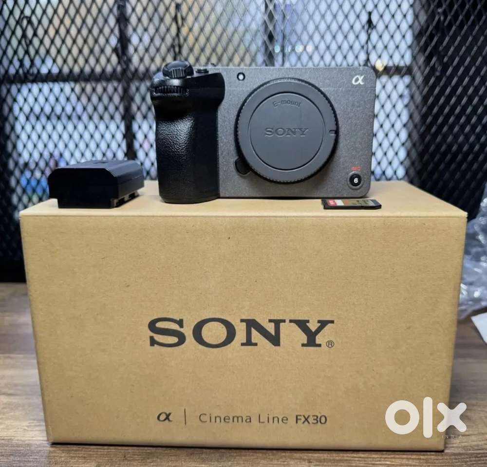 Sony FX30 Camera 26mp w XLR Handle 3200 Shutter count w Warranty