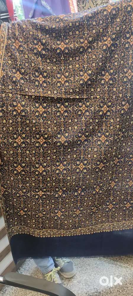 ORIGINAL Pashmina Tafta Shawl with full work in a very unique colour.